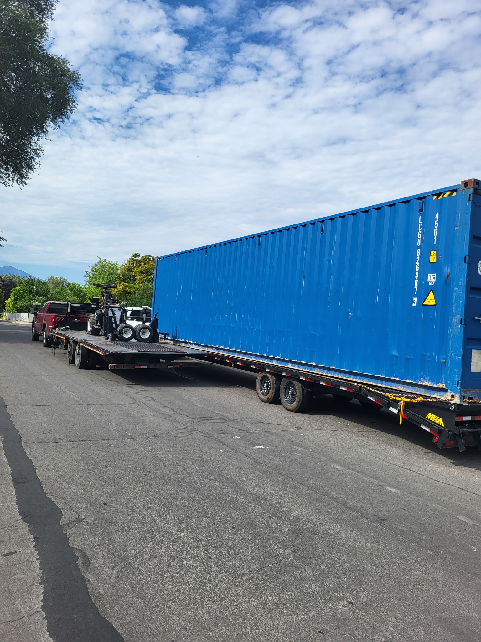 40-foot container on a hot-shot trailer